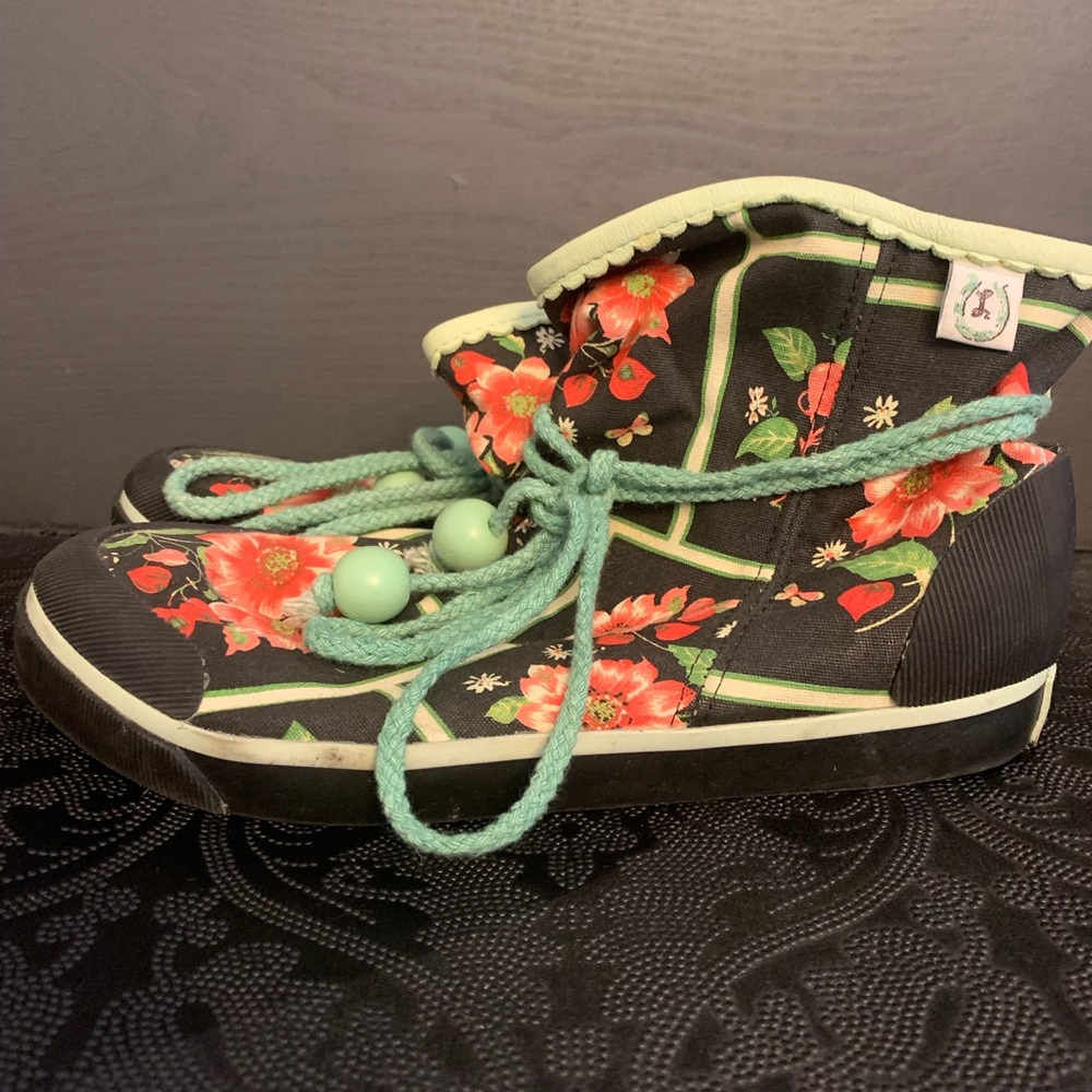 Miss l-fire sz 8 sneaker booties